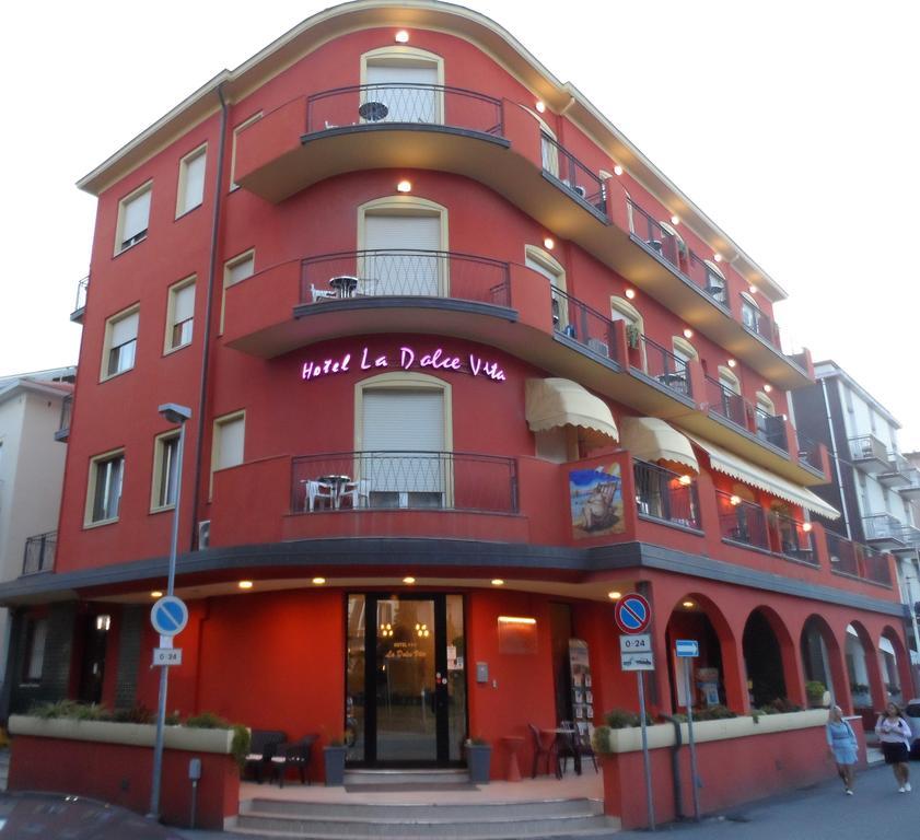 Hotel La Dolce Vita 리미니 외부 사진
